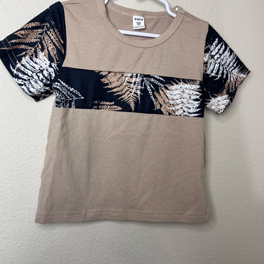 SHEIN Tan and Black Leaf Print Kids Tee